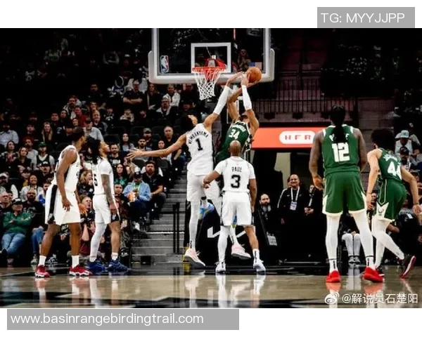 文班亚马首场比赛表现惊艳五次盖帽和隔扣字母哥引发热烈讨论